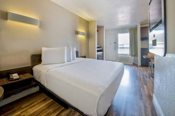 Foto van 1 Kingbed | Suite | Ns - Vakantiehuis in San-Antonio - BedRoom