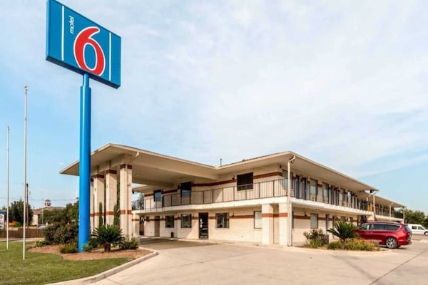 Foto van 1 kingsize bed | Rookvrij - Vakantiehuis in San-Antonio - ExteriorSummer