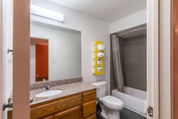 Foto van 1 kingsize bed | Rookvrij - Vakantiehuis in San-Antonio - Facilities