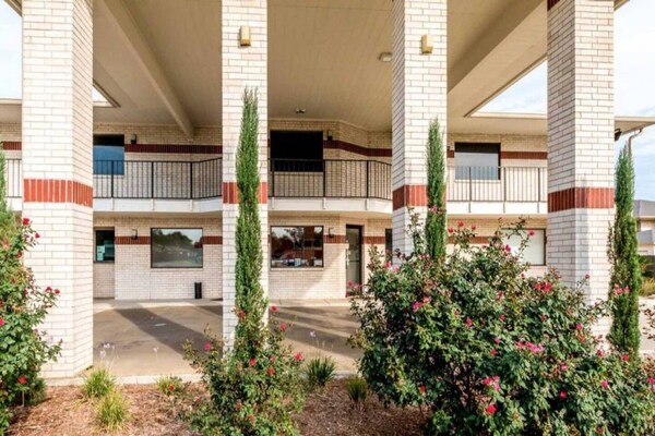 Foto van 1 kingsize bed | Rookvrij - Vakantiehuis in San-Antonio - ExteriorSummer