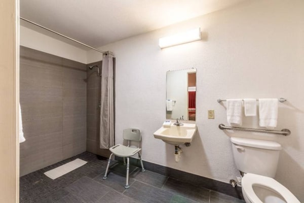 Foto van 1 kingsize bed | Rookvrij - Vakantiehuis in San-Antonio - Facilities
