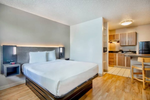 Foto van 1 tweepersoonsbed (NSMK) | San Antonio - Vakantiehuis in San-Antonio - BedRoom