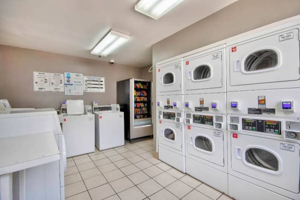 Foto van 1 tweepersoonsbed (NSMK) | San Antonio - Vakantiehuis in San-Antonio - Facilities