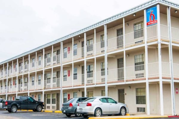 Foto van 1 tweepersoonsbed (Queensize) | Nsmk, Micfridge - Vakantiehuis in San-Antonio - ExteriorSummer