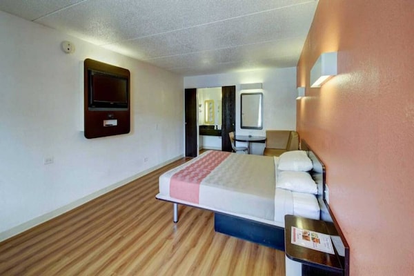 Foto van 1 kingsize bed | San Antonio - Vakantiehuis in San-Antonio - BedRoom