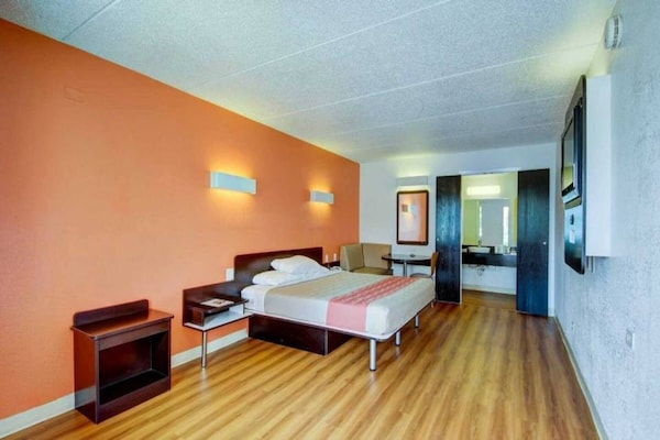 Foto van 1 kingsize bed | San Antonio - Vakantiehuis in San-Antonio - BedRoom