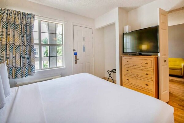 Foto van 1 tweepersoonsbed (queensize) | magnetron (magnetron) - roken - BedRoom