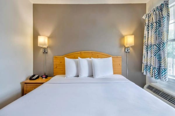 Foto van 1 tweepersoonsbed (queensize) | rookvrij - Vakantiehuis in San-Antonio - BedRoom