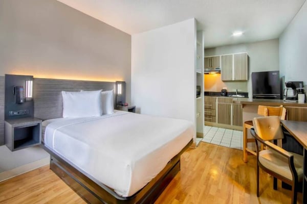 Foto van 1 tweepersoonsbed (queensize) | rookvrij - Vakantiehuis in San-Antonio - BedRoom