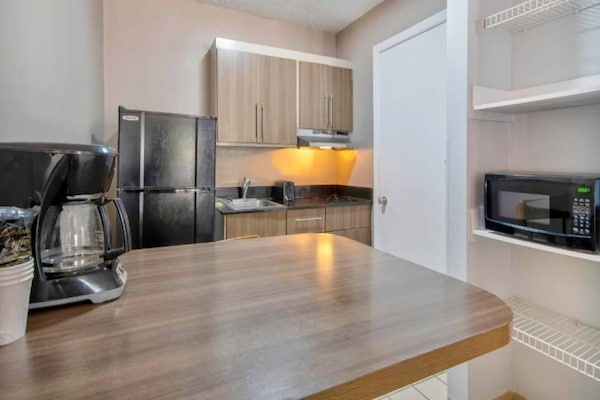 Foto van 1 kingsize bed | rokersslaapbank - Vakantiehuis in San-Antonio - Kitchen