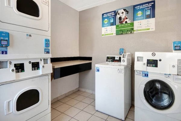 Foto van 1 kingsize bed | Rookvrij, Keuken - Vakantiehuis in San-Antonio - Facilities
