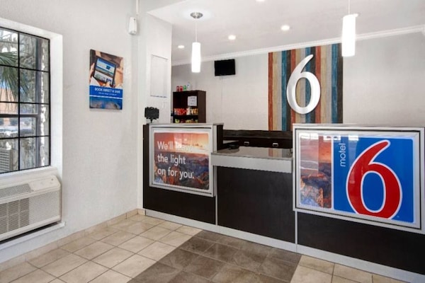 Foto van 1 kingsize bed | Rookvrij, Keuken - Vakantiehuis in San-Antonio - FloorPlan