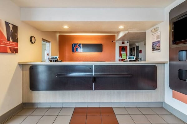 Foto van 1 tweepersoonsbed (queensize) | Roken mogelijk - Vakantiehuis in El Centro - FloorPlan