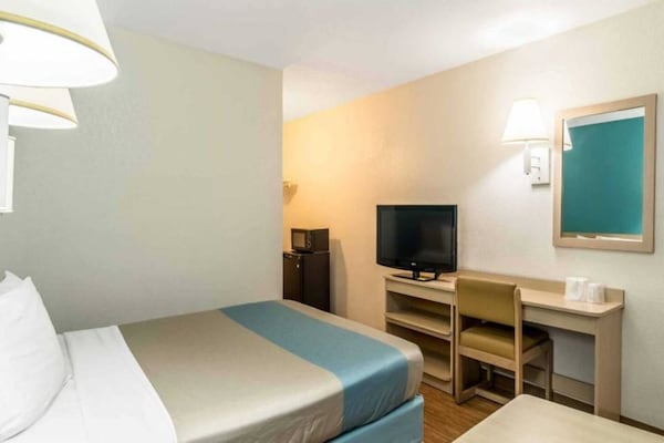 Foto van 1 tweepersoonsbed (queensize) | Roken mogelijk - Vakantiehuis in El Centro - BedRoom