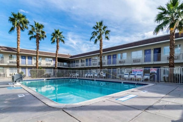 Foto van 1 tweepersoonsbed (queensize) | Roken mogelijk - Vakantiehuis in El Centro - Pool