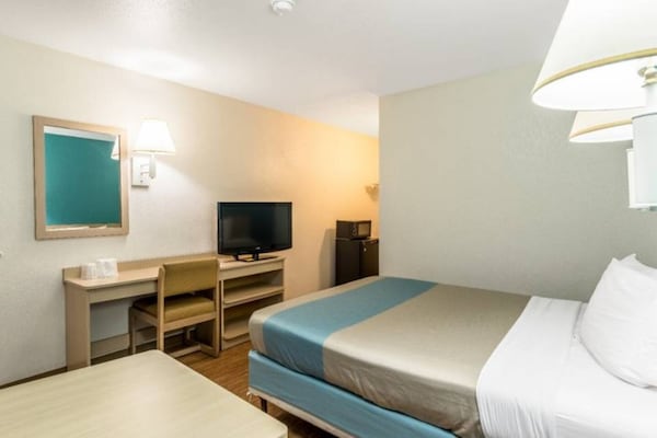 Foto van 1 tweepersoonsbed (queensize) | Roken mogelijk - Vakantiehuis in El Centro - BedRoom