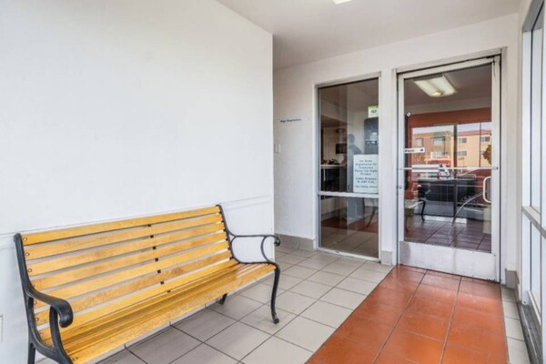 Foto van 1 tweepersoonsbed (queensize) | Rookvrij - Vakantiehuis in El Centro - FloorPlan