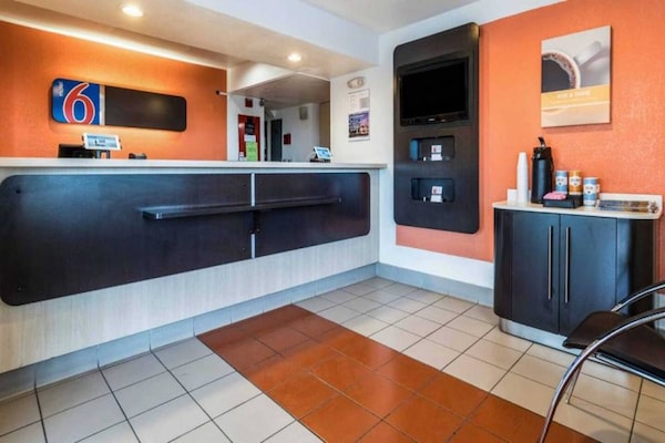Foto van 1 tweepersoonsbed (queensize) | Rookvrij - Vakantiehuis in El Centro - FloorPlan