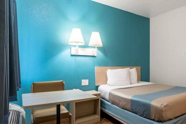 Foto van 1 tweepersoonsbed | Toegankelijk voor mensen met een mobiliteitsbeperking RI Shwr, Nsmk - BedRoom