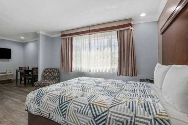 Foto van 1 tweepersoonsbed (Queensize) | Nsmk,Micfridge - Vakantiehuis in Carlsbad - Facilities