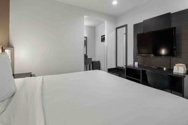 Foto van 1 kingsize bed | Mobiele toegang | NSMK - Vakantiehuis in Escondido - BedRoom