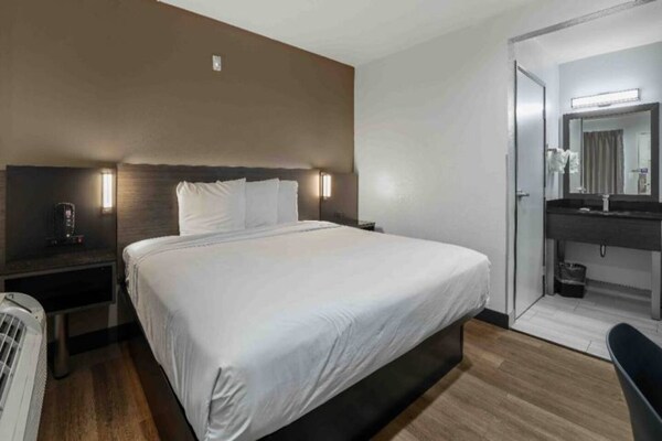 Foto van 1 kingsize bed | Mobiele toegang | NSMK - Vakantiehuis in Escondido - BedRoom
