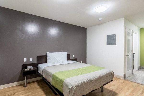 Foto van 1 tweepersoonsbed (queensize) | rookvrije keuken - Vakantiehuis in Savannah GA - BedRoom