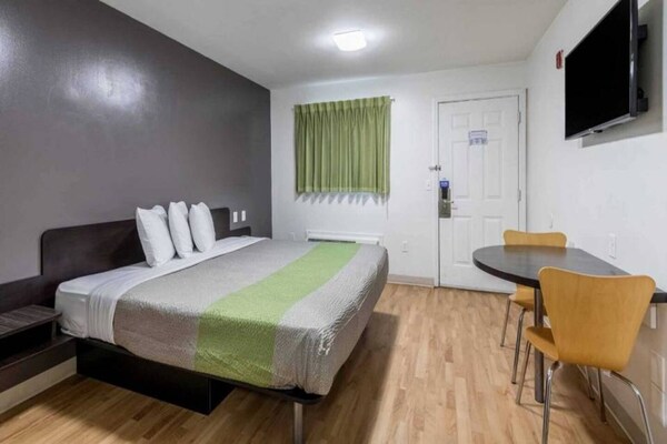 Foto van 1 tweepersoonsbed (queensize) | rookvrije keuken - Vakantiehuis in Savannah GA - BedRoom