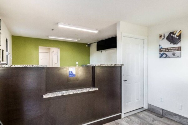 Foto van 1 tweepersoonsbed (queensize) | rookvrije keuken - Vakantiehuis in Savannah GA - FloorPlan