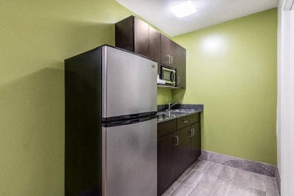 Foto van 1 tweepersoonsbed | rolstoeltoegankelijk | keuken | NSMK - BedRoom