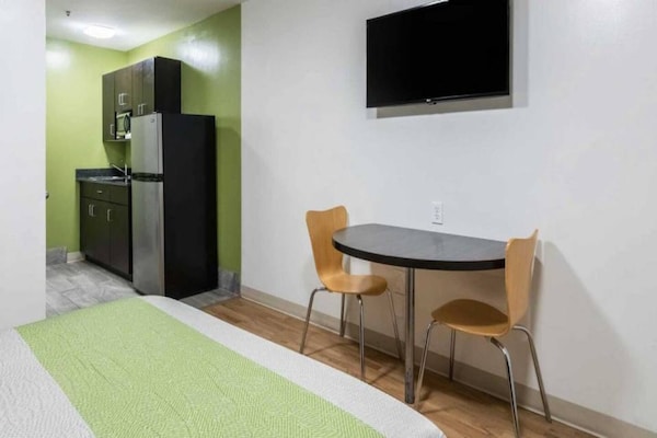 Foto van 1 tweepersoonsbed | rolstoeltoegankelijk | keuken | NSMK - BedRoom