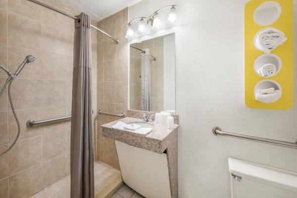 Foto van 1 kingsize bed | Rookvrij - Vakantiehuis in HENDERSON - BathRoom