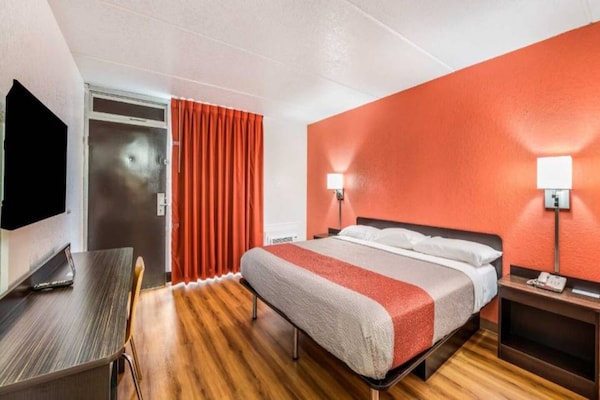 Foto van 1 kingsize bed | Rookvrij, koelkast - Vakantiehuis in HENDERSON - BedRoom