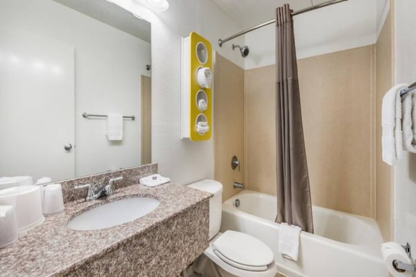 Foto van 1 kingsize bed | Rookvrij, koelkast - Vakantiehuis in HENDERSON - BathRoom