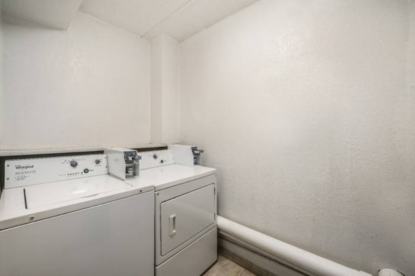 Foto van 1 kingsize bed | Rookvrij, koelkast - Vakantiehuis in HENDERSON - Facilities