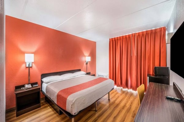 Foto van 1 kingsize bed | Rookvrij, koelkast - Vakantiehuis in HENDERSON - BedRoom