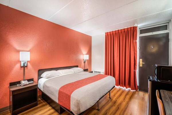Foto van 1 kingsize bed | Rookvrij, koelkast - Vakantiehuis in HENDERSON - BedRoom