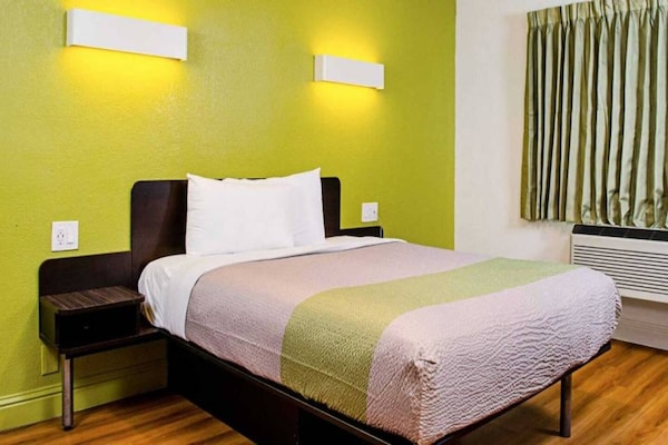 Foto van 1 kingsize bed | Rookvrij - Vakantiehuis in MODESTO - BedRoom