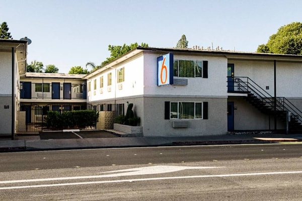 Foto van 1 kingsize bed | Rookvrij - Vakantiehuis in MODESTO - ExteriorSummer