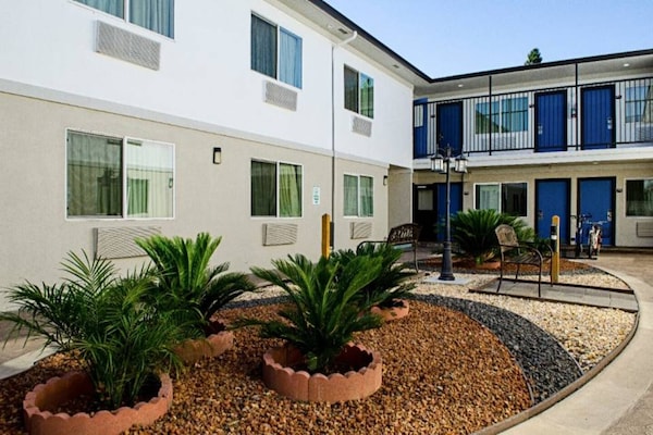 Foto van 1 kingsize bed | Rookvrij - Vakantiehuis in MODESTO - ExteriorSummer