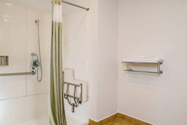Foto van 1 tweepersoonsbed (queensize) | Rookvrij - Vakantiehuis in MODESTO - BedRoom