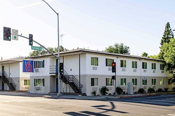 Foto van 1 tweepersoonsbed (queensize) | Rookvrij - Vakantiehuis in MODESTO - ExteriorSummer