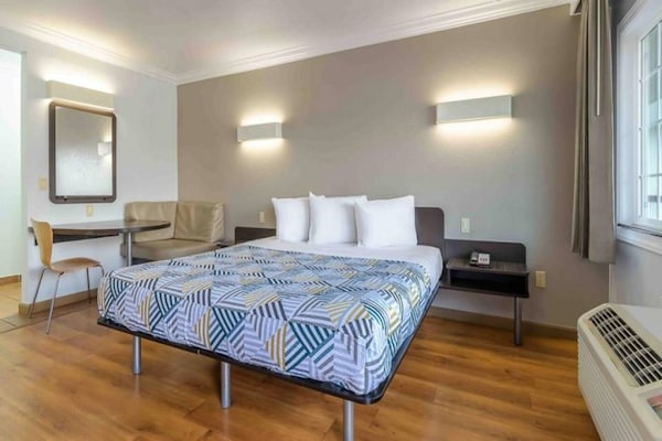 Foto van 1 kingsize bed | Toegankelijk voor mindervaliden | NSMK | Micfridg - BedRoom