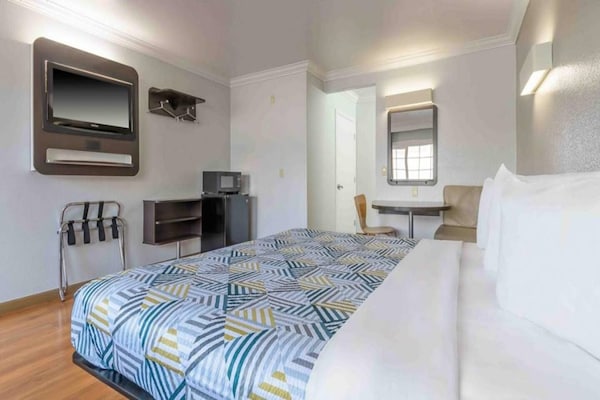 Foto van 1 kingsize bed | Toegankelijk voor mindervaliden | NSMK | Micfridg - BedRoom