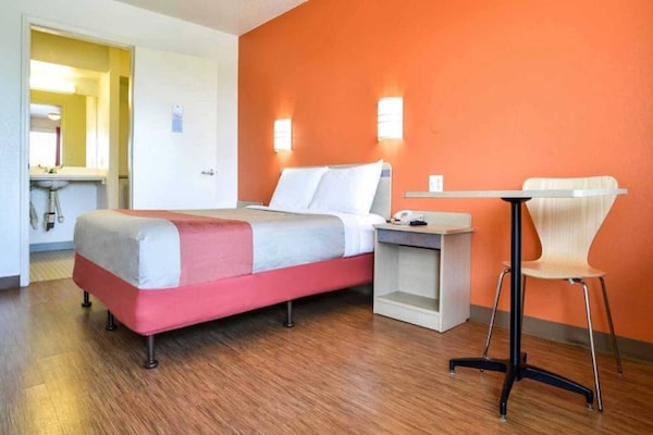 Foto van 1 kingsize bed | Rolstoeltoegankelijk bad - Vakantiehuis in Saint Joseph - BedRoom