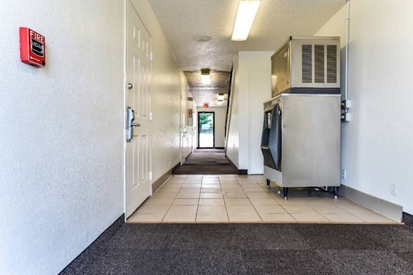 Foto van 1 kingsize bed | Douche conform ADA/RI-normen - Vakantiehuis in Saint Joseph - Facilities