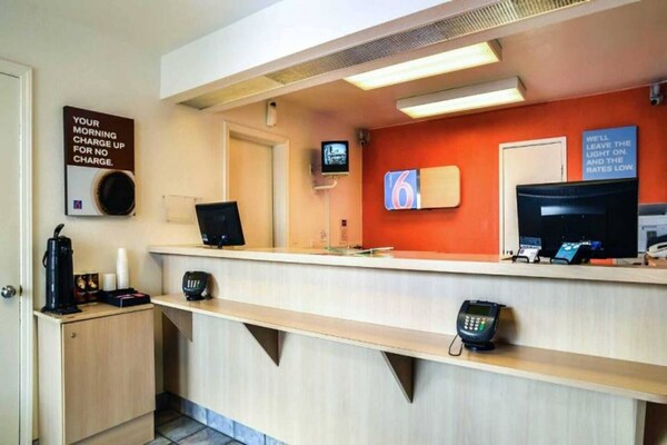 Foto van 1 kingsize bed | Douche conform ADA/RI-normen - Vakantiehuis in Saint Joseph - FloorPlan