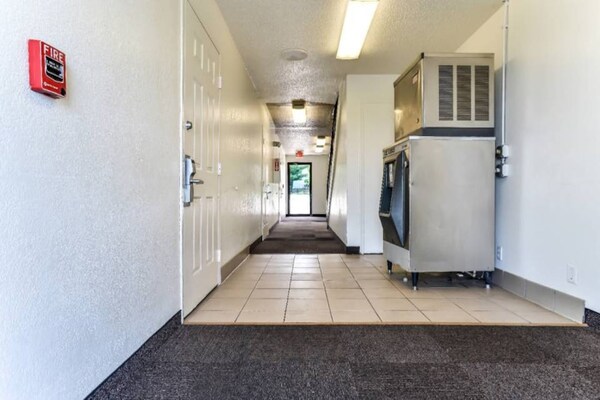 Foto van 1 tweepersoonsbed (Queensize) | Koelkast - Vakantiehuis in Saint Joseph - Facilities