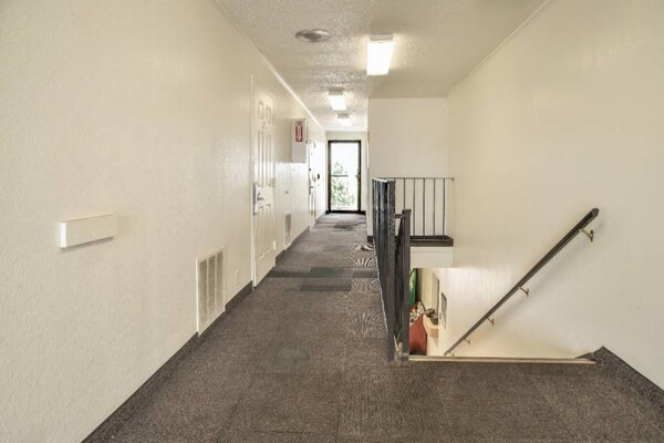 Foto van 1 tweepersoonsbed (Queensize) | Koelkast - Vakantiehuis in Saint Joseph - Facilities