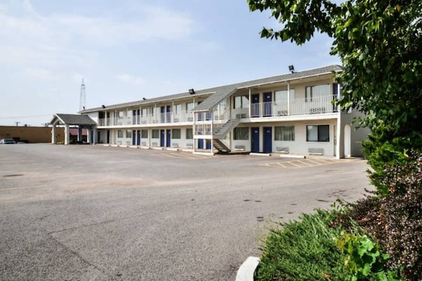 Foto van 1 tweepersoonsbed (Queensize) | Koelkast - Vakantiehuis in Saint Joseph - Facilities